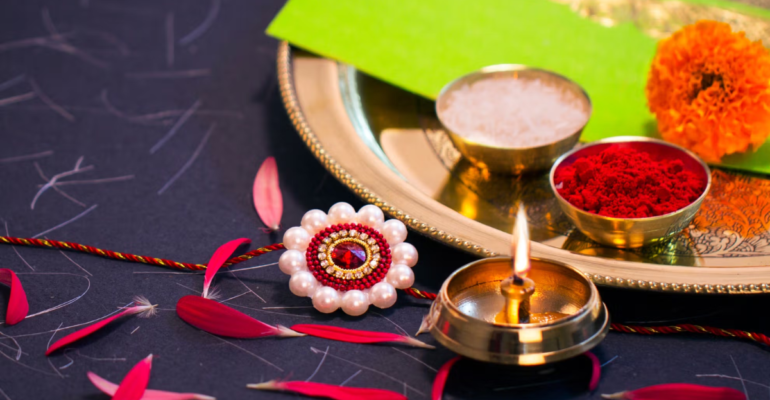 Rakhi 2025 date: इस त्योहार में कौन सी चीज़ें लाएंगी भाई-बहन में और भी प्यार? पूरी जानकारी