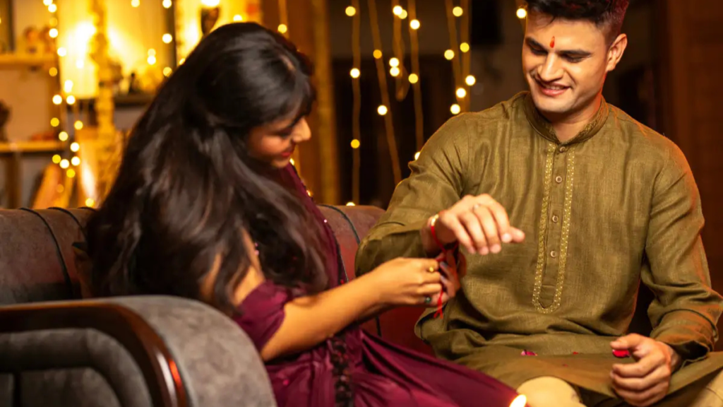 Raksha Bandhan quotes for brother:"भाई को समर्पित सबसे प्यारे और भावुक राखी संदेश – अभी देखें!"