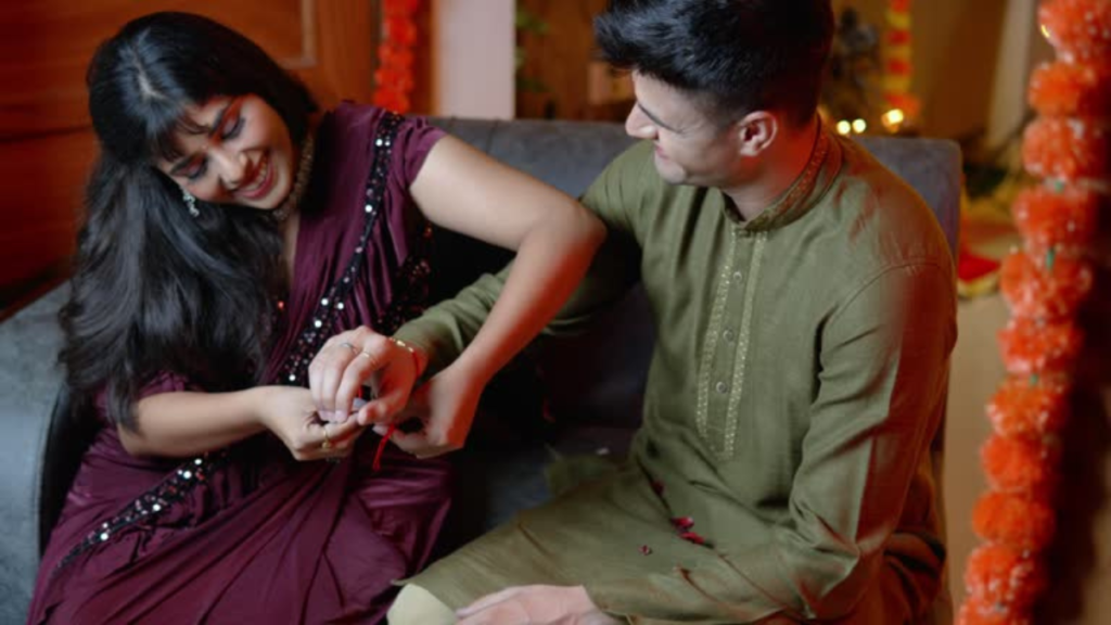 Raksha Bandhan quotes for brother:"भाई को समर्पित सबसे प्यारे और भावुक राखी संदेश – अभी देखें!"