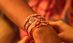 Rakhi message for sister:इस राखी पर अपनी बहन को दें स्पेशल फीलिंग! पढ़ें जबरदस्त और भावनात्मक राखी मैसेज, जिन्हें भेजकर आप अपनी बहन के चेहरे पर मुस्कान ला सकते हैं। जानिए ऐसे दिल छू लेने वाले संदेश, जो रिश्ते में मिठास घोल दें।