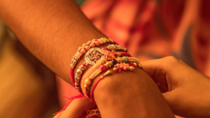 Rakhi message for sister:इस राखी पर अपनी बहन को दें स्पेशल फीलिंग! पढ़ें जबरदस्त और भावनात्मक राखी मैसेज, जिन्हें भेजकर आप अपनी बहन के चेहरे पर मुस्कान ला सकते हैं। जानिए ऐसे दिल छू लेने वाले संदेश, जो रिश्ते में मिठास घोल दें।