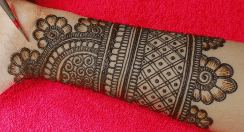 Mehndi design for teej:"मोहक और फैशनेबल तीज मेहंदी डिजाइन जो हर महिला के लिए परफेक्ट, जल्दी बनें और आपके हाथों की खूबसूरती को बना दें दिवाना, अभी ट्राई करें।"