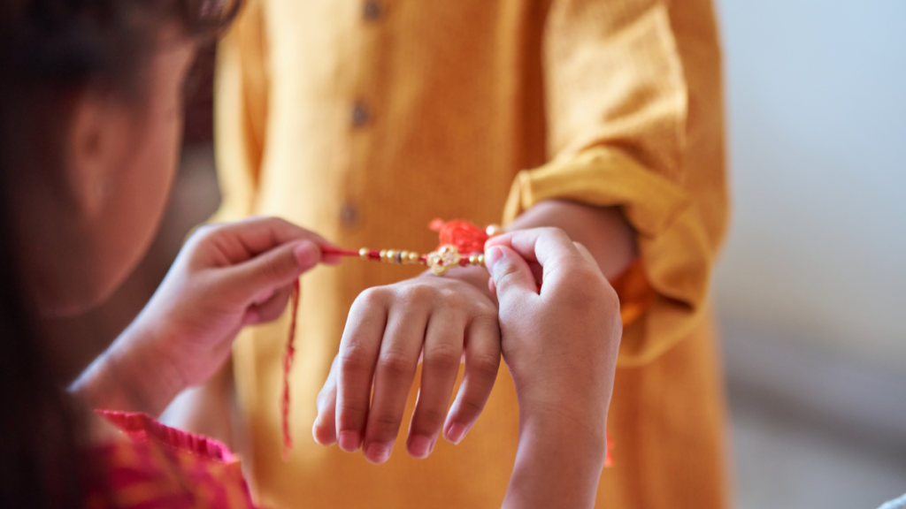 Raksha Bandhan 2025 for sister: बहन के लिए प्यार, सम्मान और सुरक्षा के अनमोल रंग!