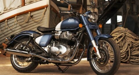 Classic 650 price: क्या आप जानते हैं कि रॉयल एनफील्ड Classic 650 की ऑन-रोड कीमत दिल्ली में लगभग ₹3.85 लाख है? यह बाइक अपनी दमदार पावर, शानदार माइलेज और रेट्रो स्टाइल के लिए लोगों की पसंद बनी हुई है।