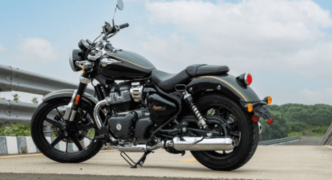 Super Meteor 650: क्रूजर बाइक के राजा की धमाकेदार वापसी, पावरफुल 648cc इंजन और शानदार डिजाइन के साथ अब आपके सपनों की बाइक तैयार है। राइडिंग एक्सपीरियंस को नए लेवल पर ले जाने के लिए इसे जरूर देखिए।