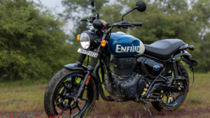 Hunter 350 mileage:अगर आप सोच रहे हैं Hunter 350 की माइलेज कैसी है, तो यह लेख आपके लिए है! 13 लीटर टैंक में कितने किलोमीटर चलती है यह दमदार बाइक, पूरा सच पढ़ें।