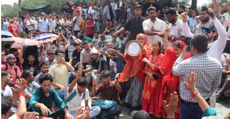 उत्तराखंड सड़क विवाद धरना