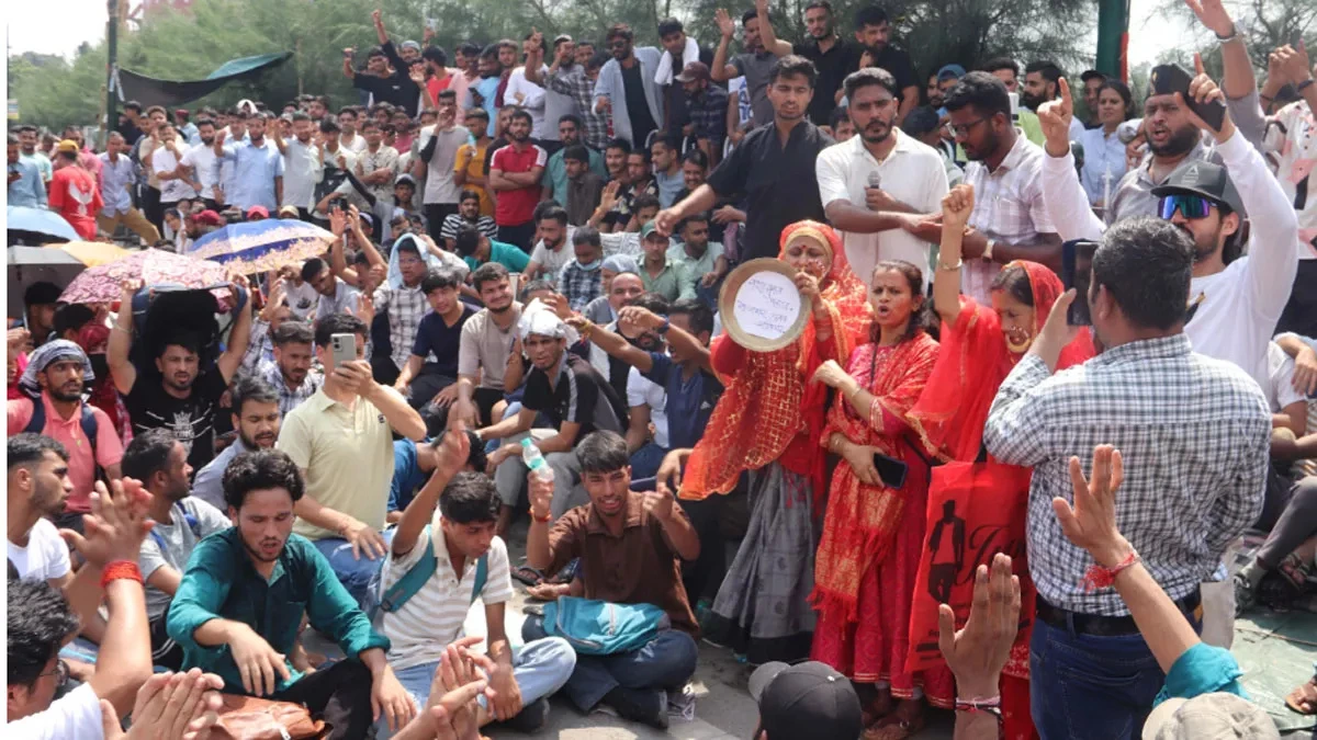 उत्तराखंड सड़क विवाद धरना