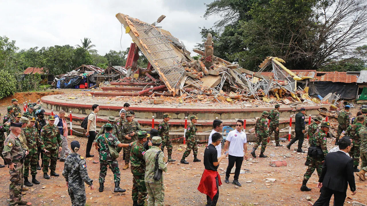 Zee business: 140,000 लोग बेघर, $5B ट्रेड ठप! थाईलैंड-कंबोडिया युद्ध के बाद स्टॉक मार्केट में 4% गिरावट