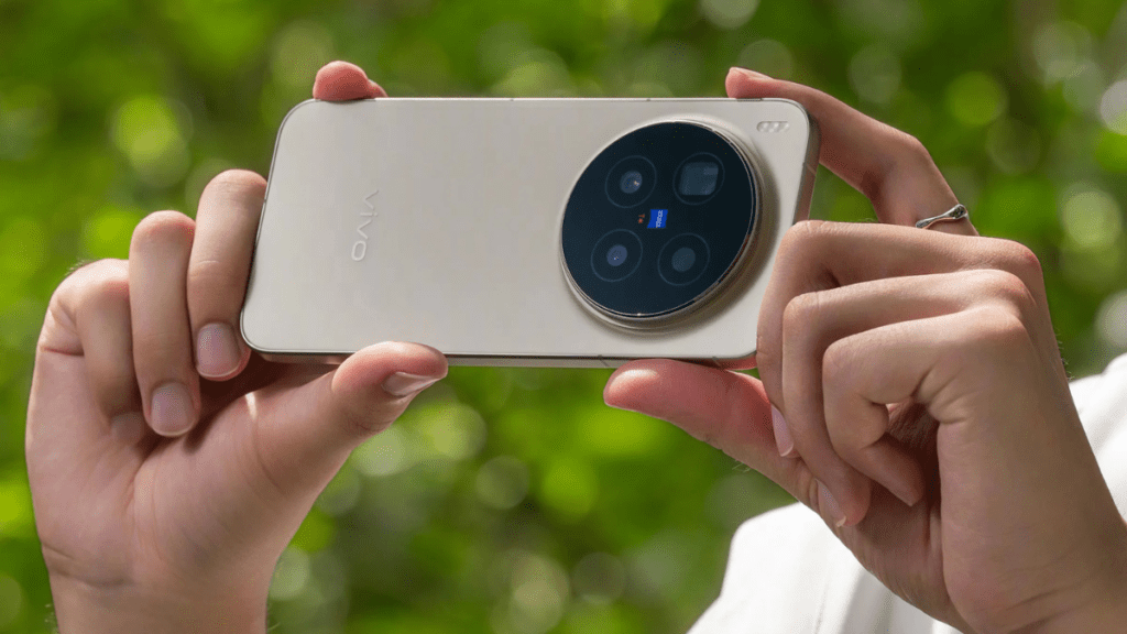 Vivo X300 Ultra: 200MP ZEISS APO टेलीफोटो + 100x डिजिटल जूम के साथ दुनिया का सबसे पावरफुल कैमरा फोन