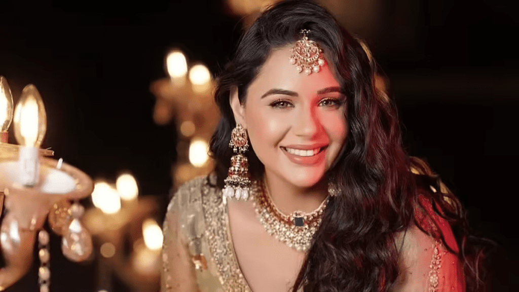 पंजाबी एक्ट्रेस मैंडी ठक्कर