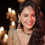 पंजाबी एक्ट्रेस मैंडी ठक्कर