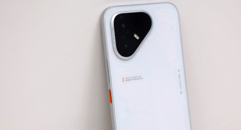 Tecno Pova8