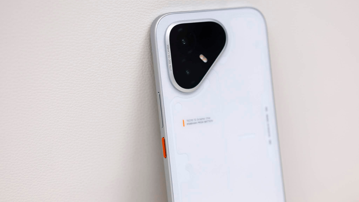 Tecno Pova8